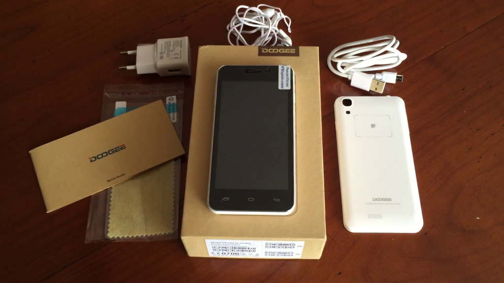 Unboxing Doogee Valencia DG800